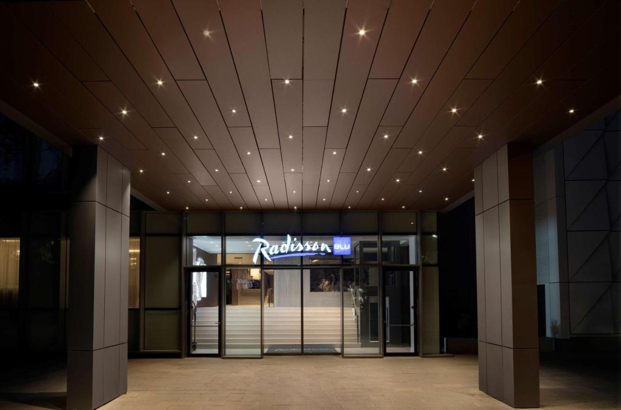 Radisson Blu Hotel, Cluj Exterior foto Entrance to Radisson Blu Hotel, Brussels